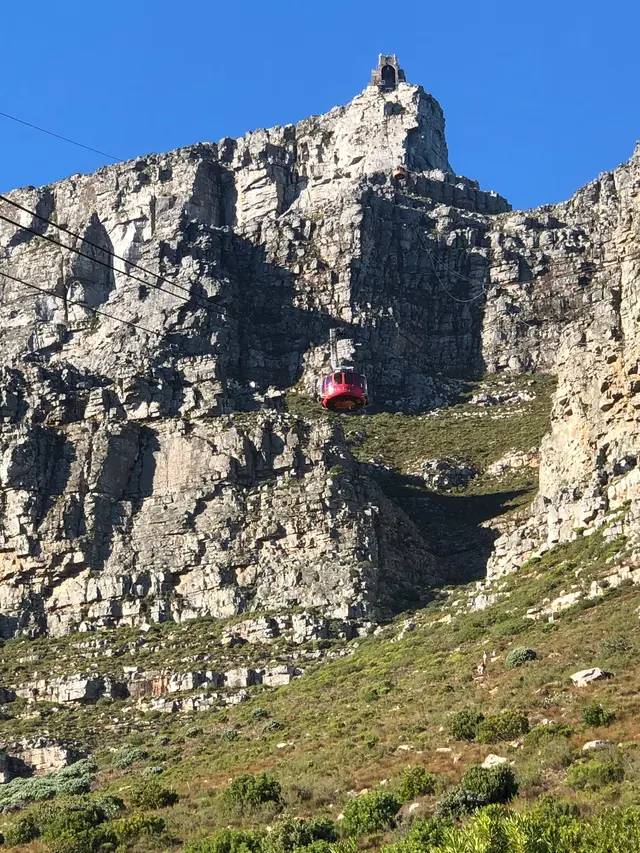 Table Mountain: Cable Car or Hike? How to Choose