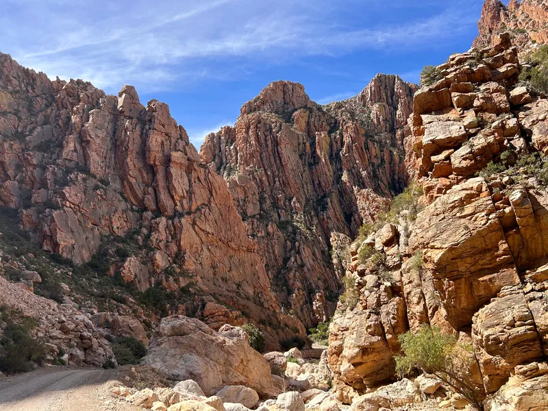 Sandstone cliffs swartberg pass.Dui_s7vD - Garden Route